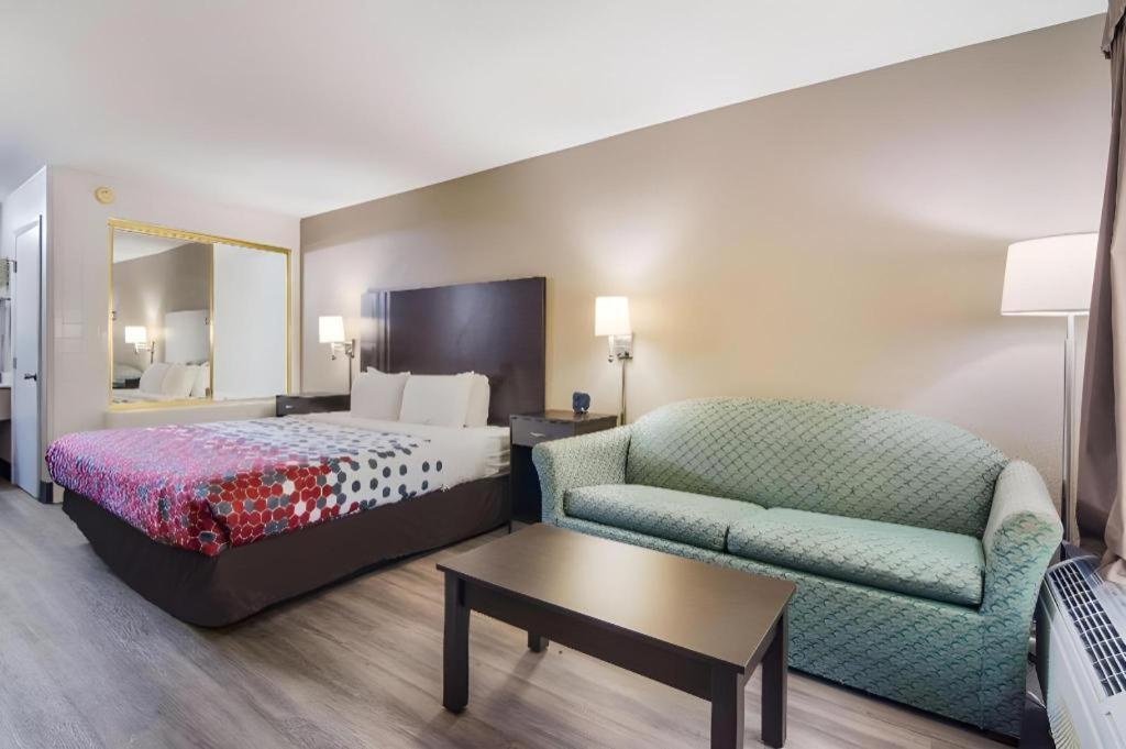 Econo Lodge South Garner Bagian luar foto