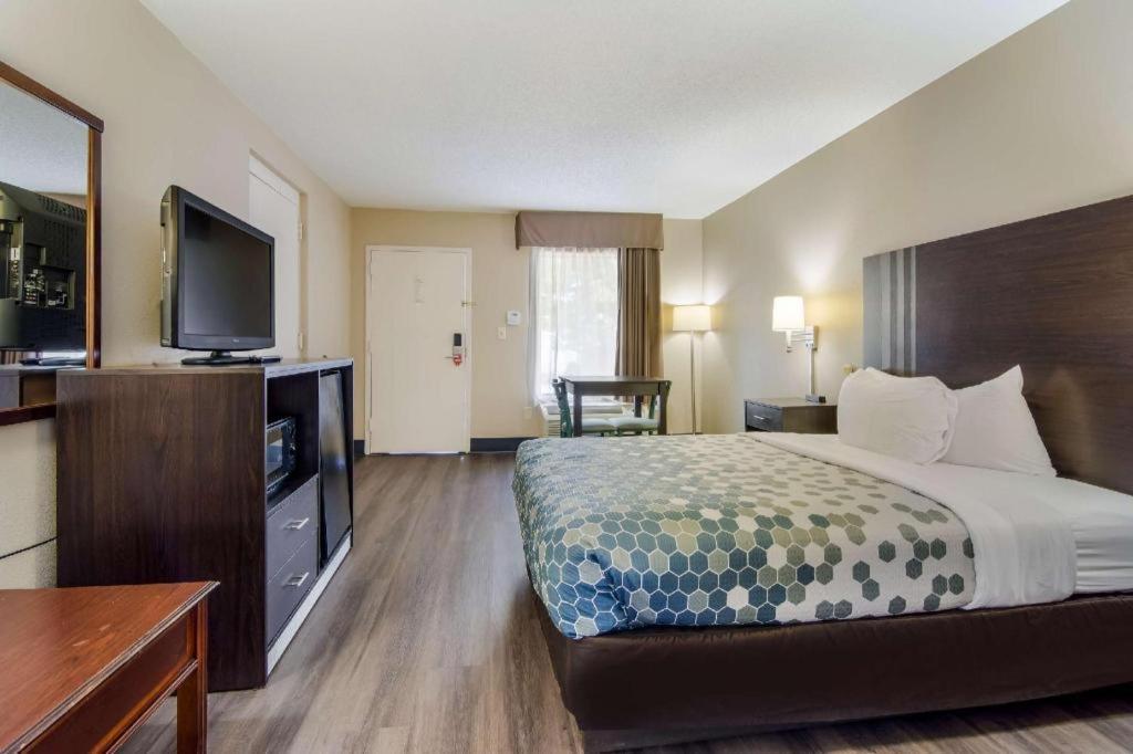 Econo Lodge South Garner Bagian luar foto