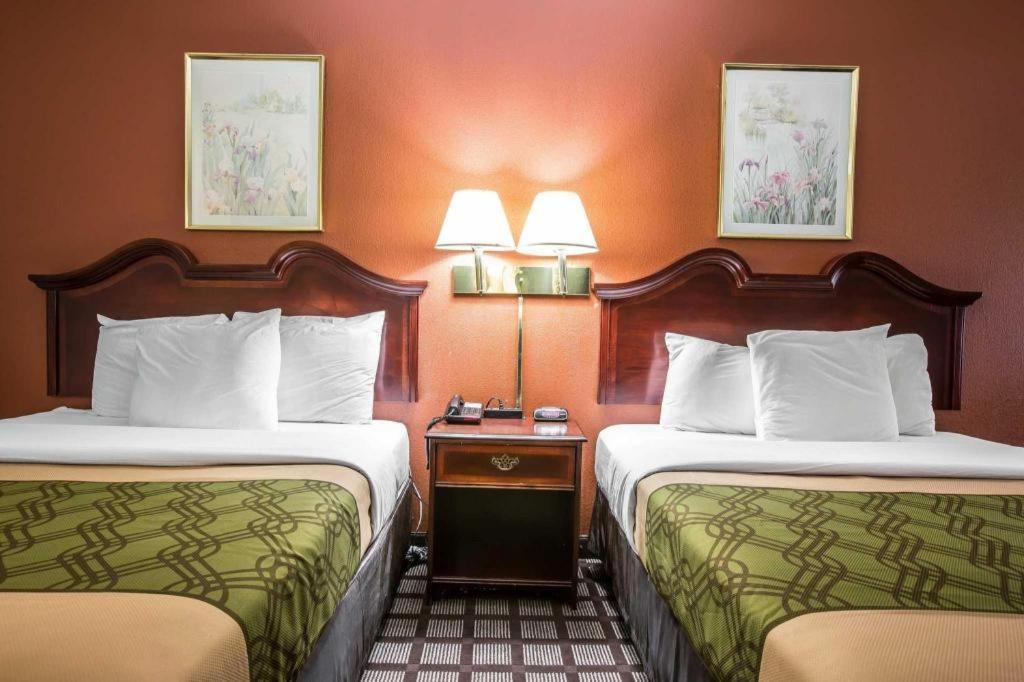 Econo Lodge South Garner Bagian luar foto