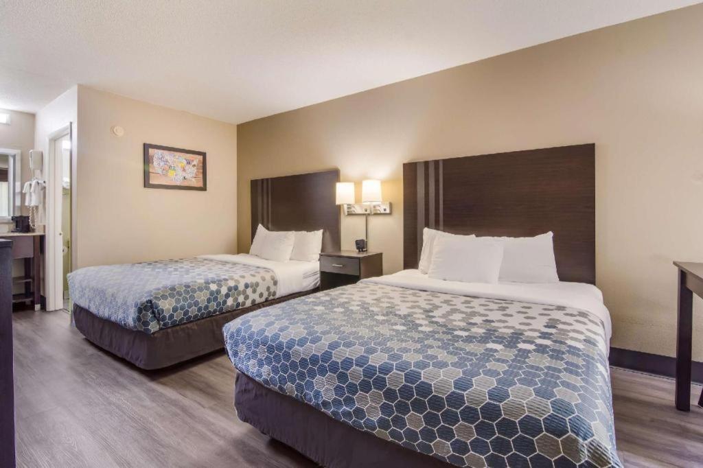 Econo Lodge South Garner Bagian luar foto