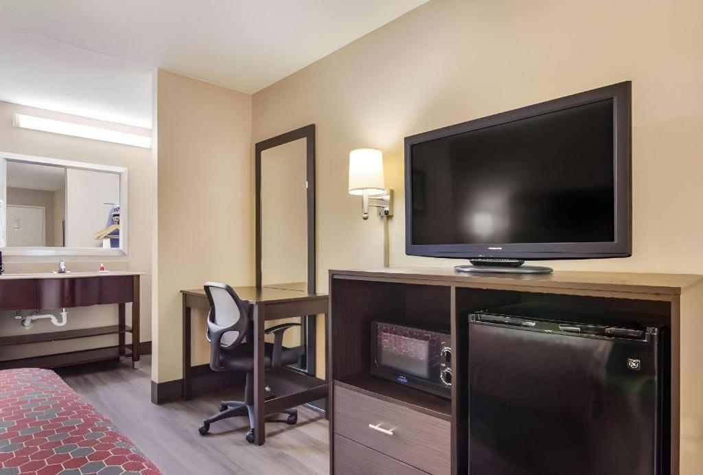 Econo Lodge South Garner Bagian luar foto