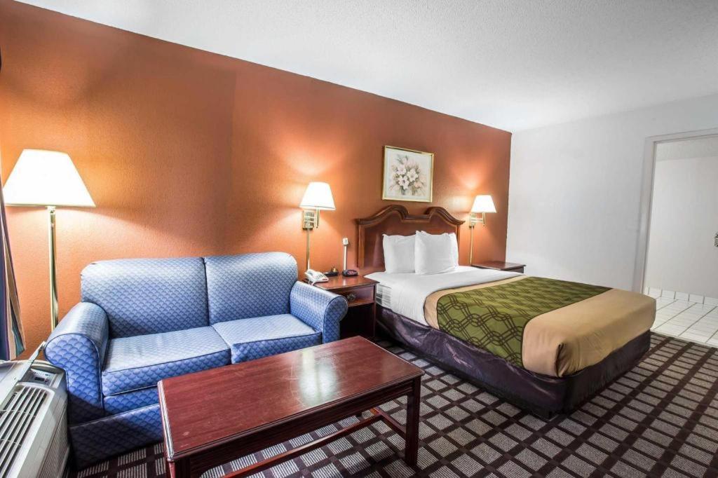 Econo Lodge South Garner Bagian luar foto