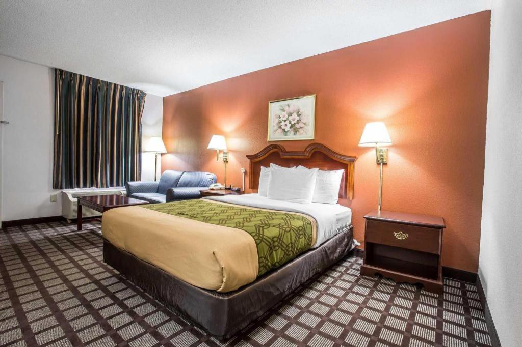 Econo Lodge South Garner Bagian luar foto