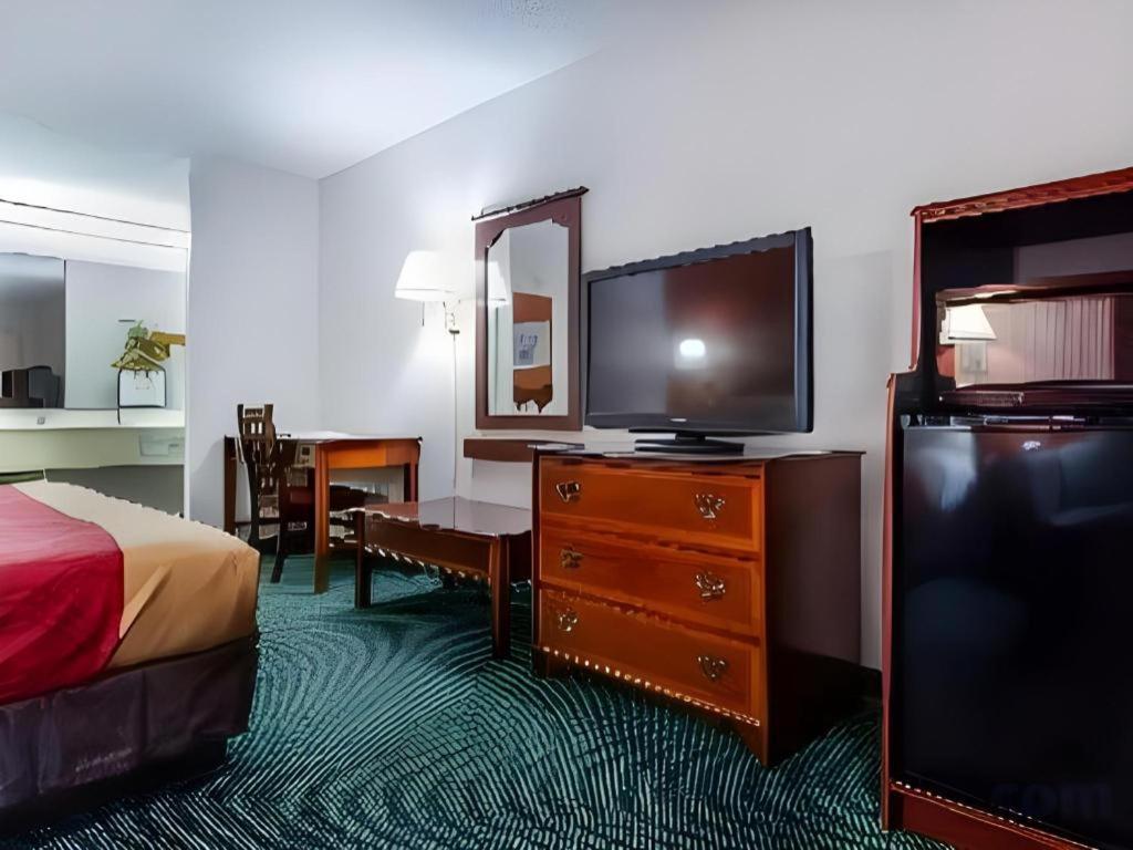 Econo Lodge South Garner Bagian luar foto