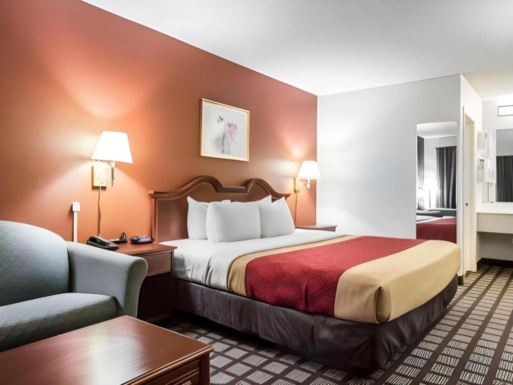 Econo Lodge South Garner Bagian luar foto