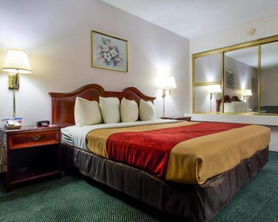 Econo Lodge South Garner Bagian luar foto