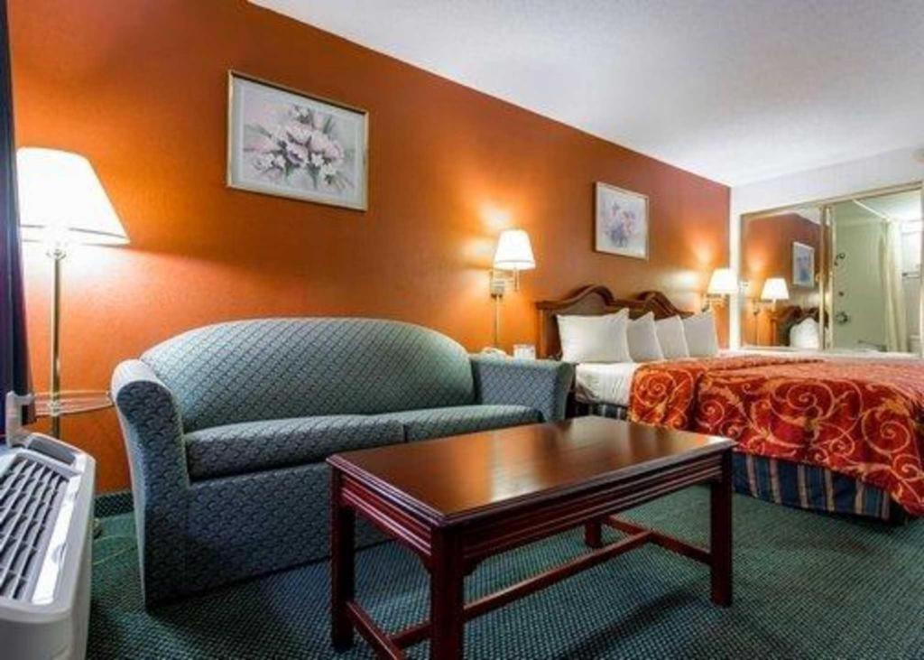 Econo Lodge South Garner Bagian luar foto