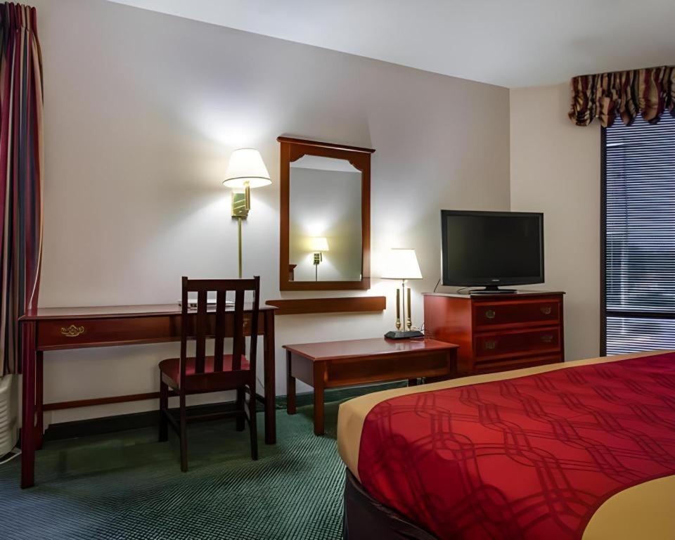 Econo Lodge South Garner Bagian luar foto
