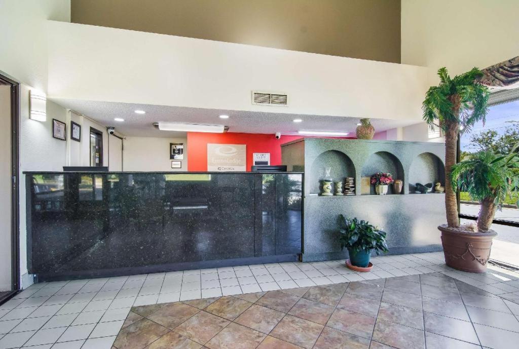 Econo Lodge South Garner Bagian luar foto